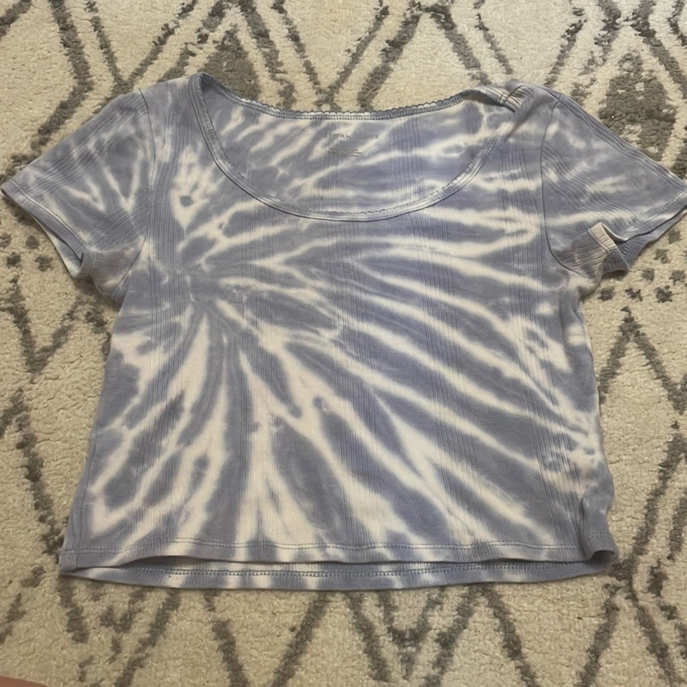 Blue cropped American Eagle tee